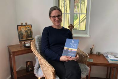 Susanne Carlsson with the new Prayer Pack Book